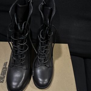 Rouge Helium Black Lace-Up Boots